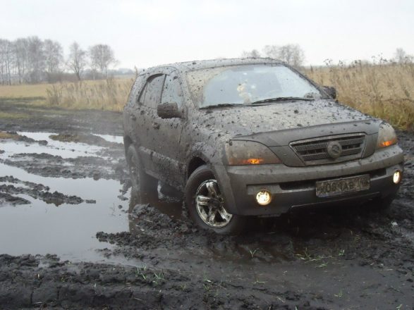 Машина застряла в грязи