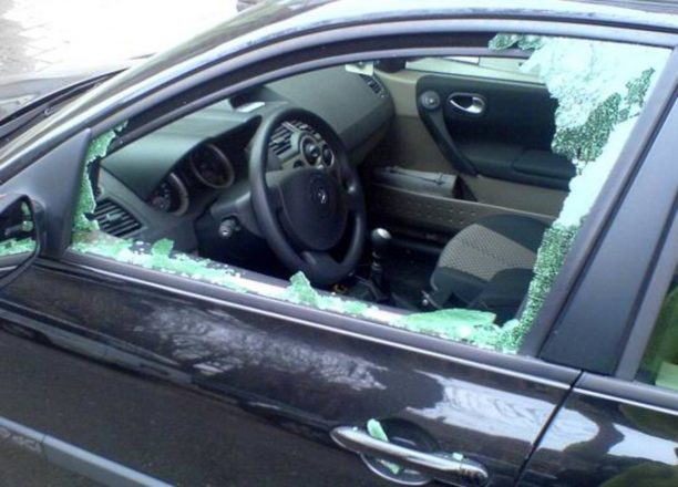 Разбитое стекло в авто