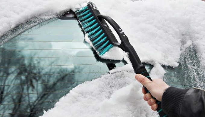 Щетка для снега автомобильная как выбрать