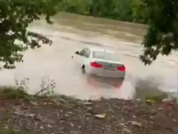 BMW утопили в реке