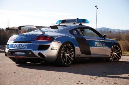 Полицейская машина Audi R8 GTR